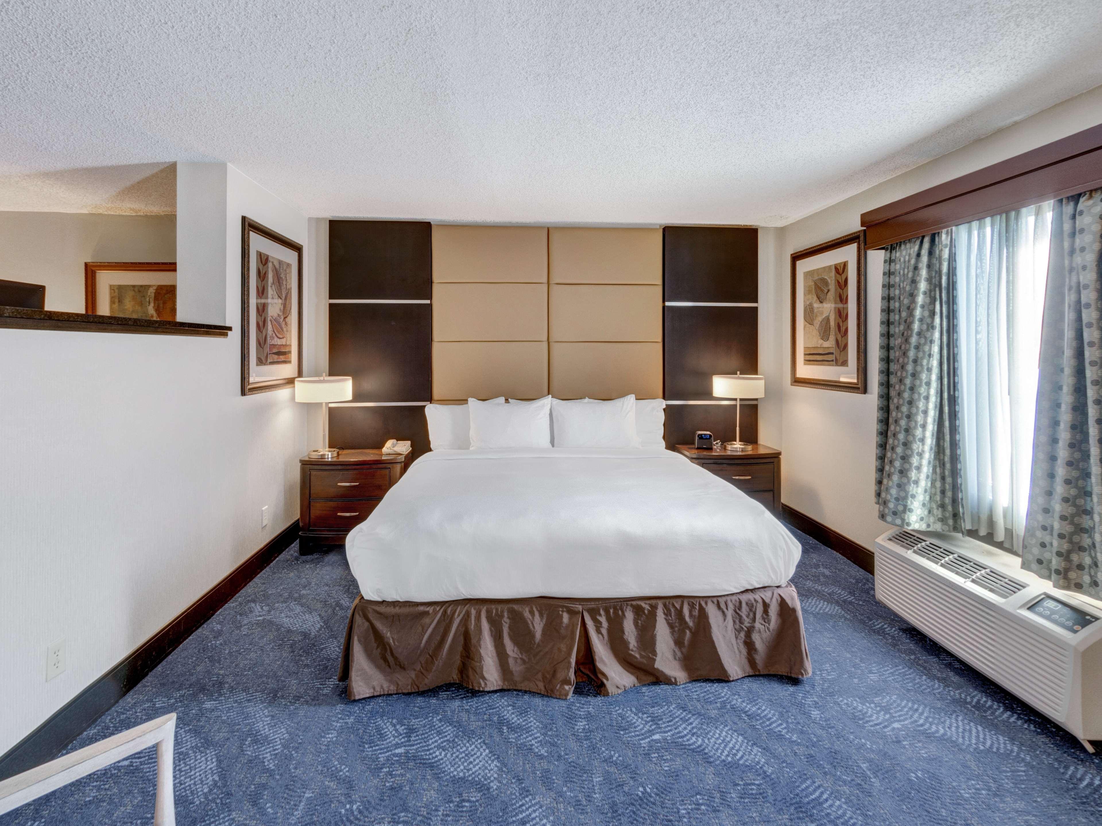 Hotel Doubletree By Hilton Wichita Airport Exterior foto