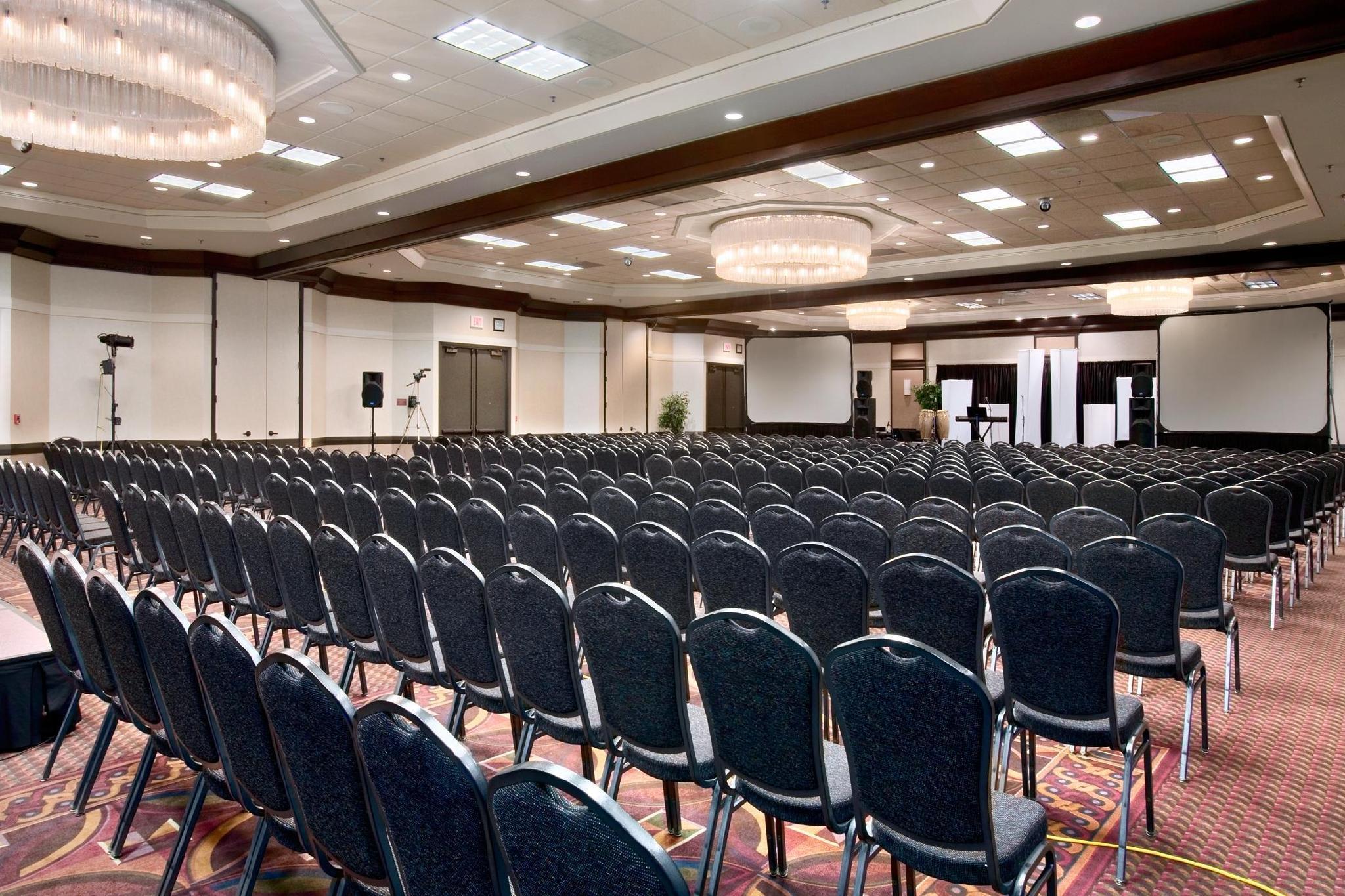 Hotel Doubletree By Hilton Wichita Airport Negocio foto