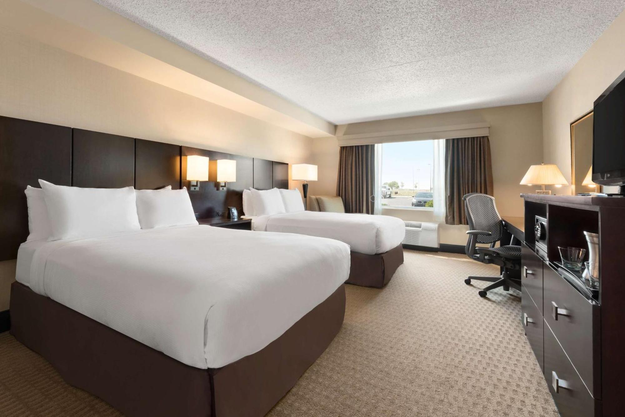 Hotel Doubletree By Hilton Wichita Airport Exterior foto