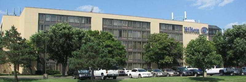 Hotel Doubletree By Hilton Wichita Airport Exterior foto