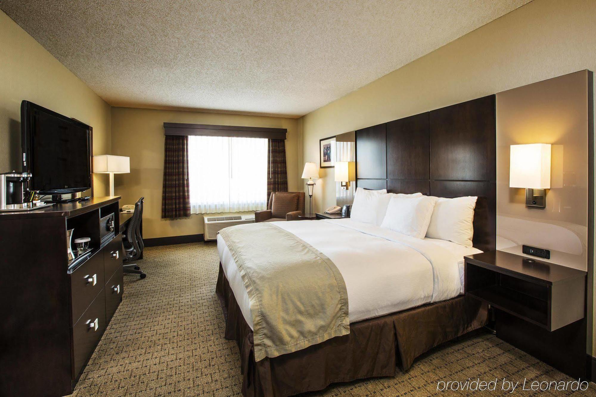 Hotel Doubletree By Hilton Wichita Airport Exterior foto