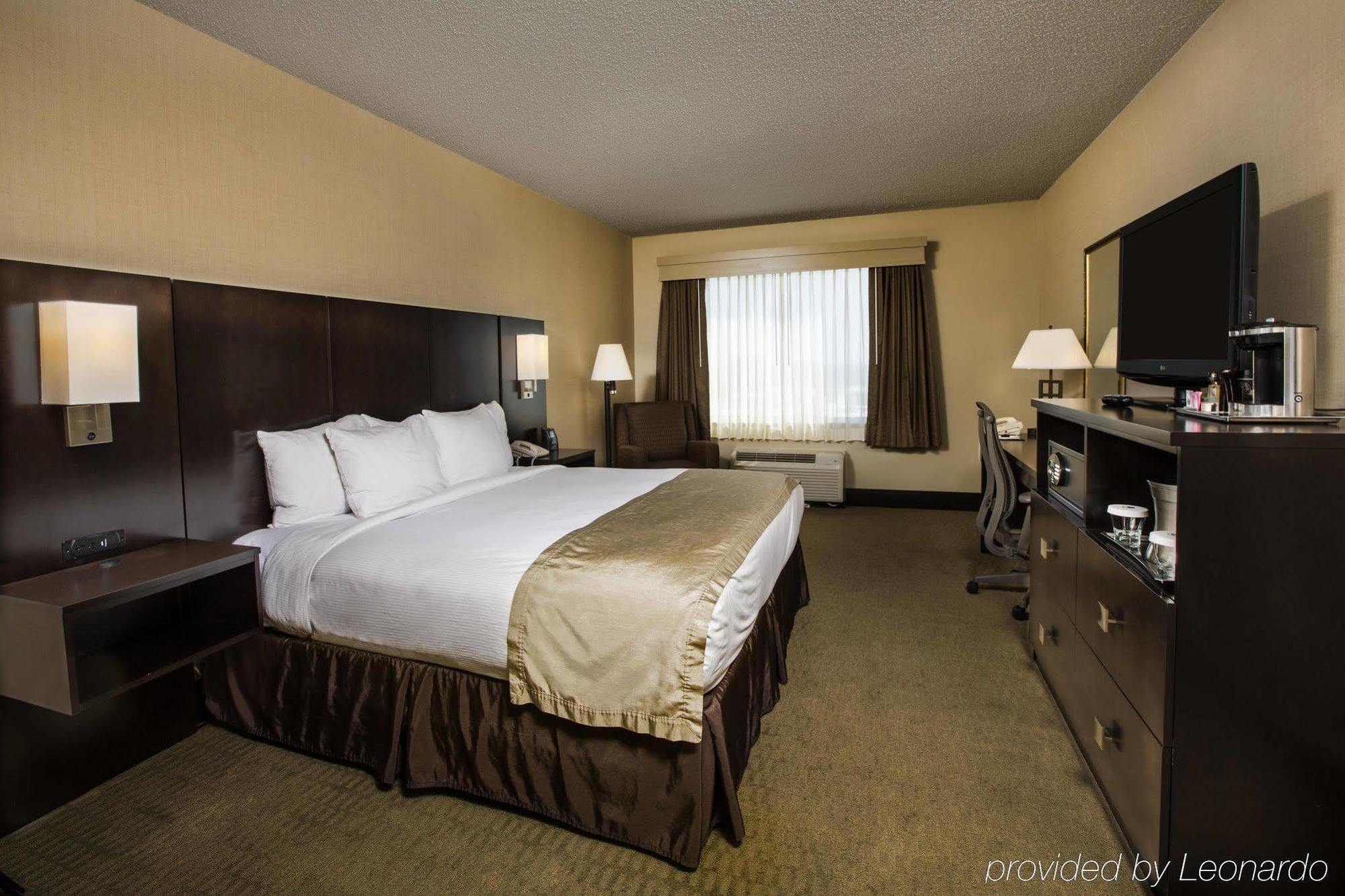 Hotel Doubletree By Hilton Wichita Airport Exterior foto