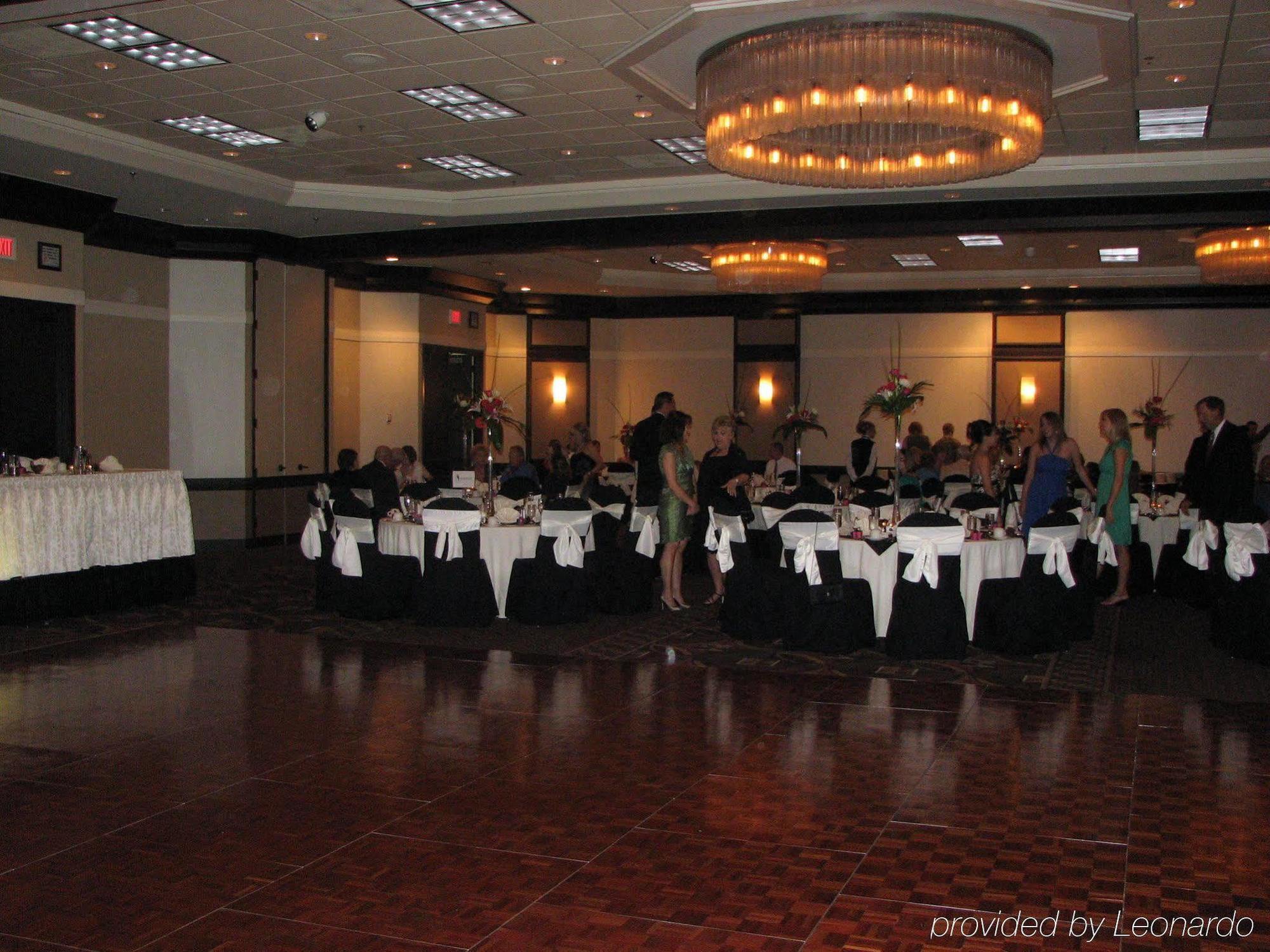 Hotel Doubletree By Hilton Wichita Airport Exterior foto